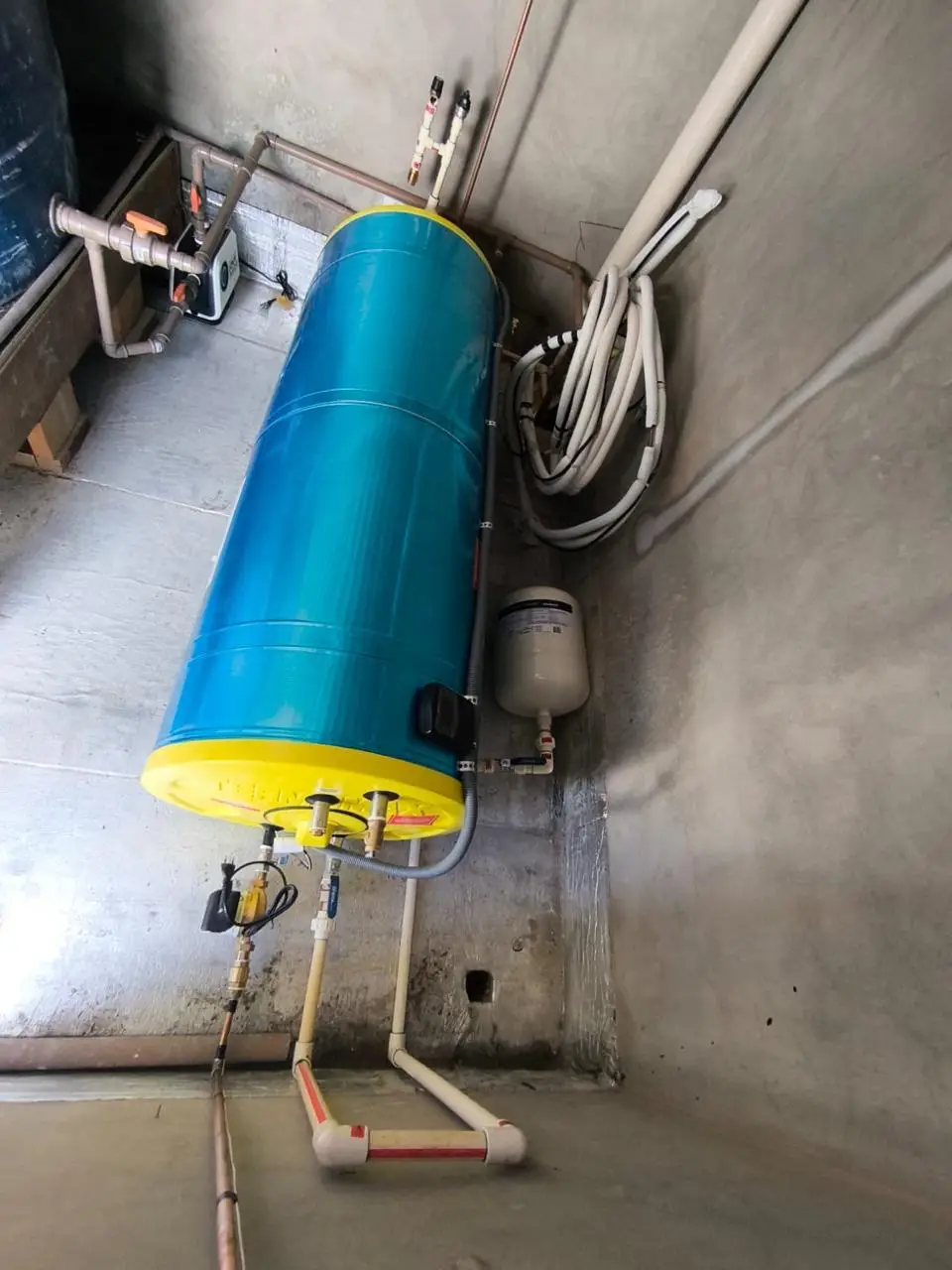 Instalação de boiler Termomax residencial