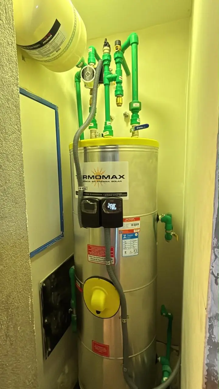 Central térmica Termomax com boiler para sistema residencial de água quente